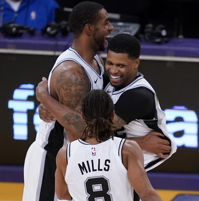 了球迷的目 了球迷的目